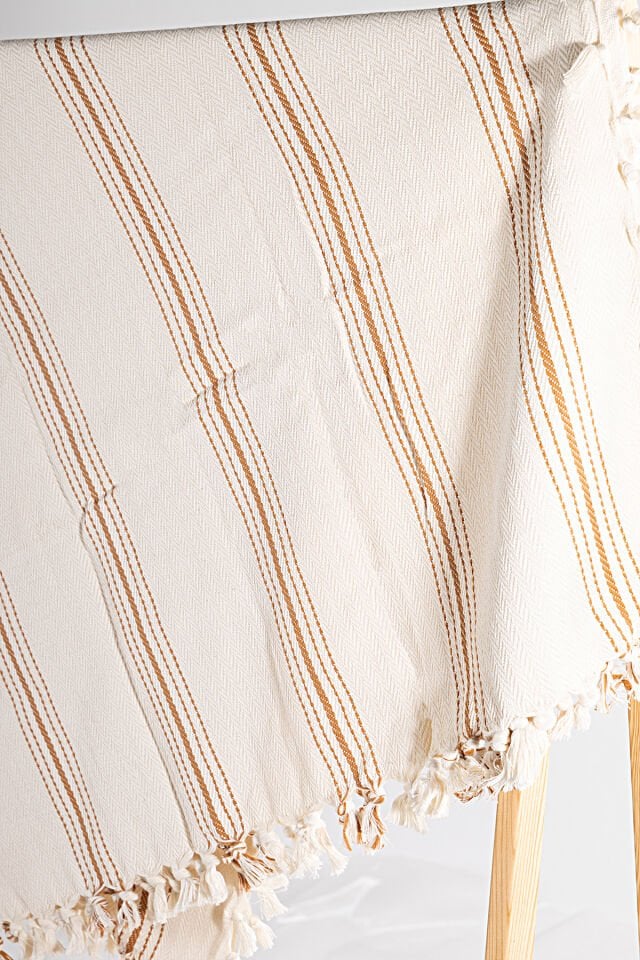 130x180 cm Pike & TV Örtüsü – Şıklık ve Fonksiyonellik Bir Arada